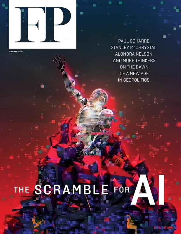 تصویر روی جلد مجله فارین پالیسی یک تصویر درخشان هوش مصنوعی را نشان می دهد که از انبوهی از ماشین آلات فناورانه و نیمه هادی ها بیرون می آید. متن روی تصویر چنین است: تقلا برای هوش مصنوعی. 